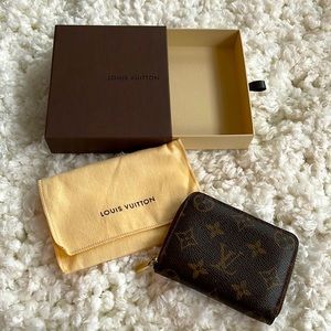 Louis Vuitton Zippy coin purse in iconic Monogram canvas